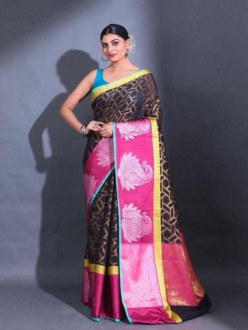 women self design bordered saree with blouse - 22044132 - Standard Image - 0