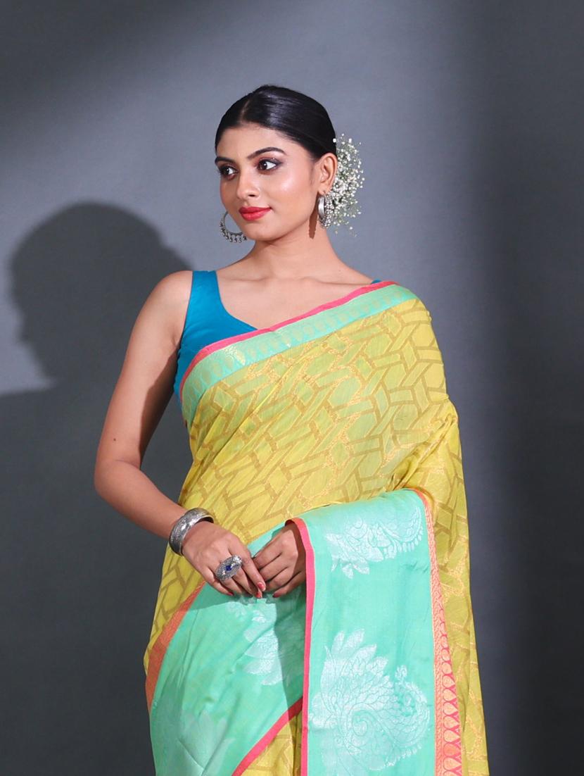 women self design bordered saree with blouse - 22044135 - Standard Image - 3