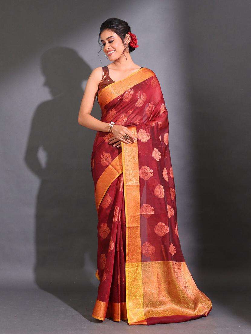 women self design bordered saree with blouse