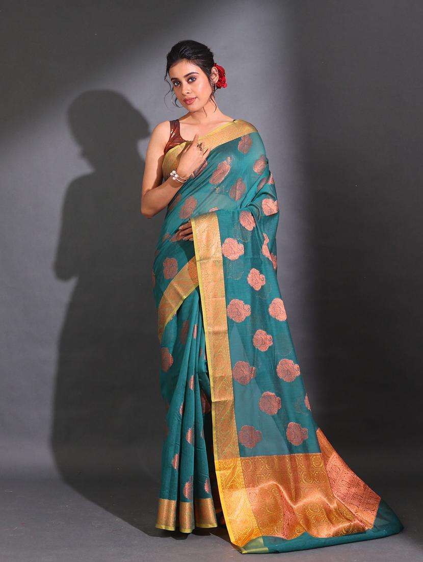 women self design bordered saree with blouse