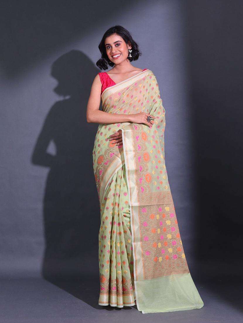 women self design bordered saree with blouse
