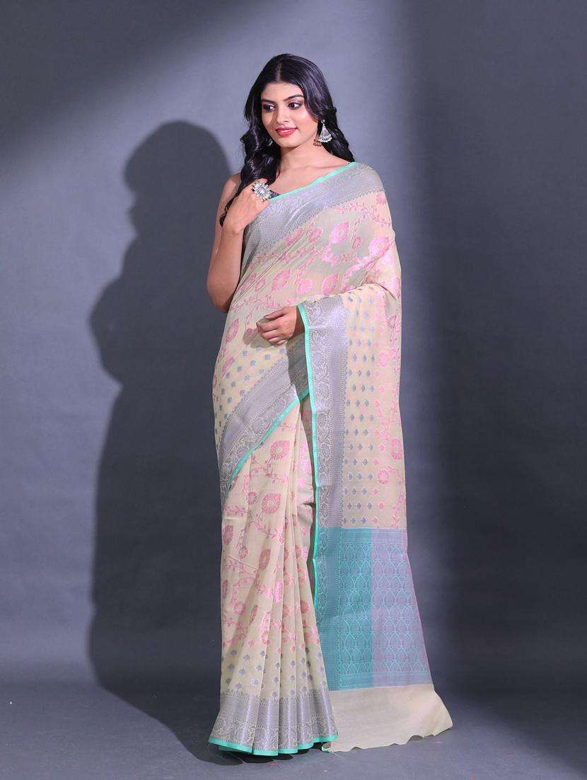 women self design bordered saree with blouse