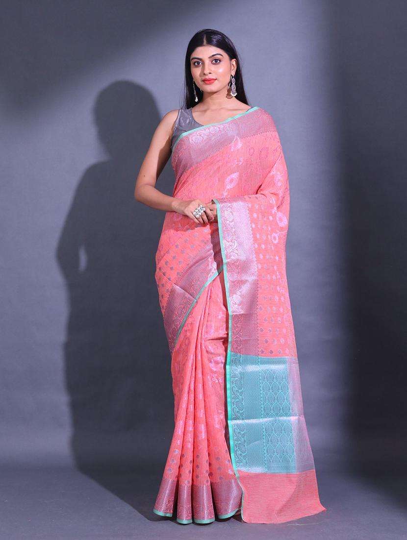 women self design bordered saree with blouse