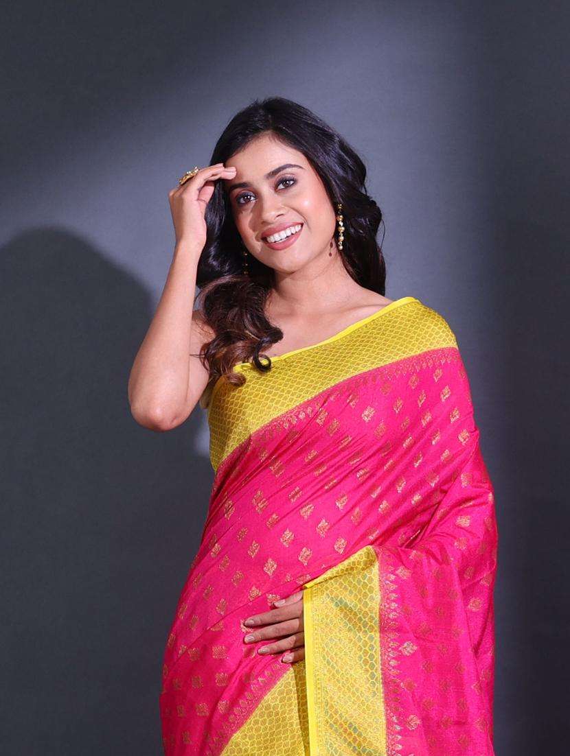 women self design bordered saree with blouse - 22044167 - Standard Image - 3