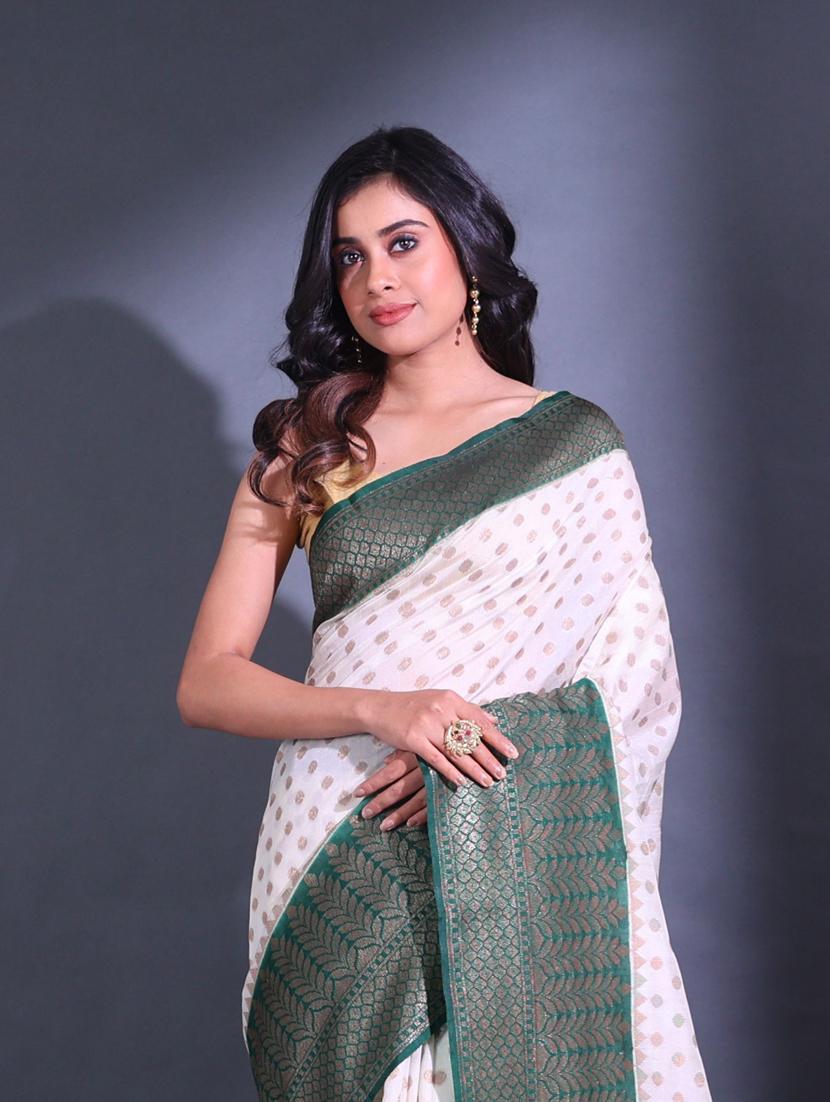 women self design bordered saree with blouse - 22044170 - Standard Image - 3