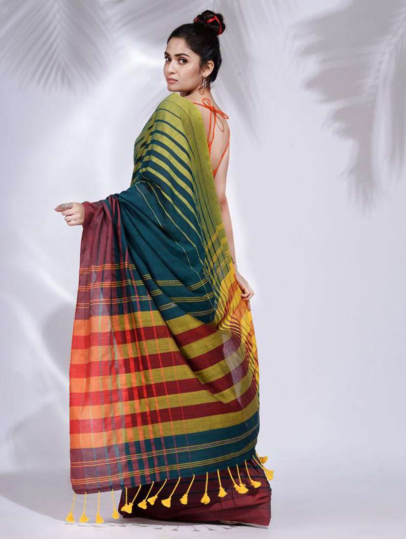 women striped handloom saree with blouse - 22045675 -  Standard Image - 3