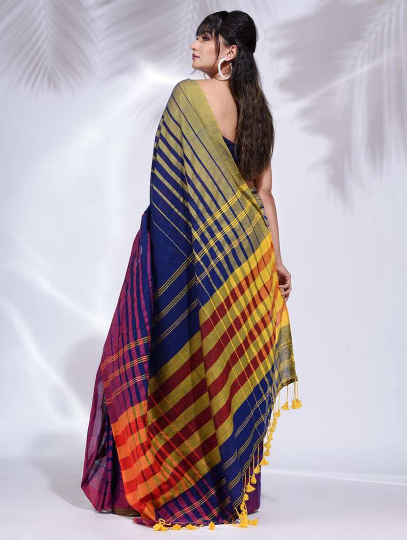 women striped handloom saree with blouse - 22045676 -  Standard Image - 3