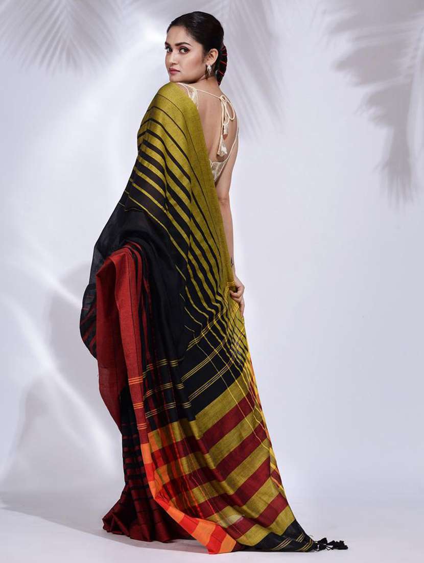 women striped handloom saree with blouse - 22045677 -  Standard Image - 3