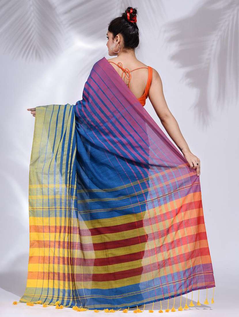 women striped handloom saree with blouse - 22045692 -  Standard Image - 3