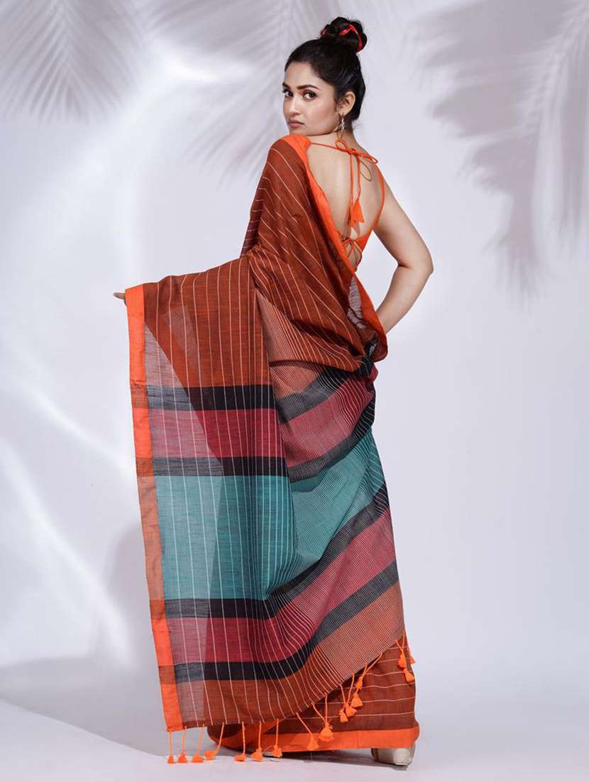 women striped handloom saree with blouse - 22045694 -  Standard Image - 3