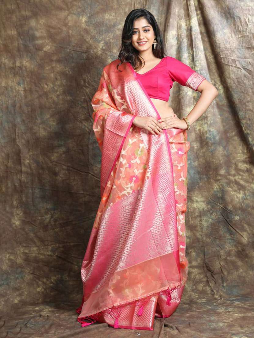 women self design bordered saree with blouse