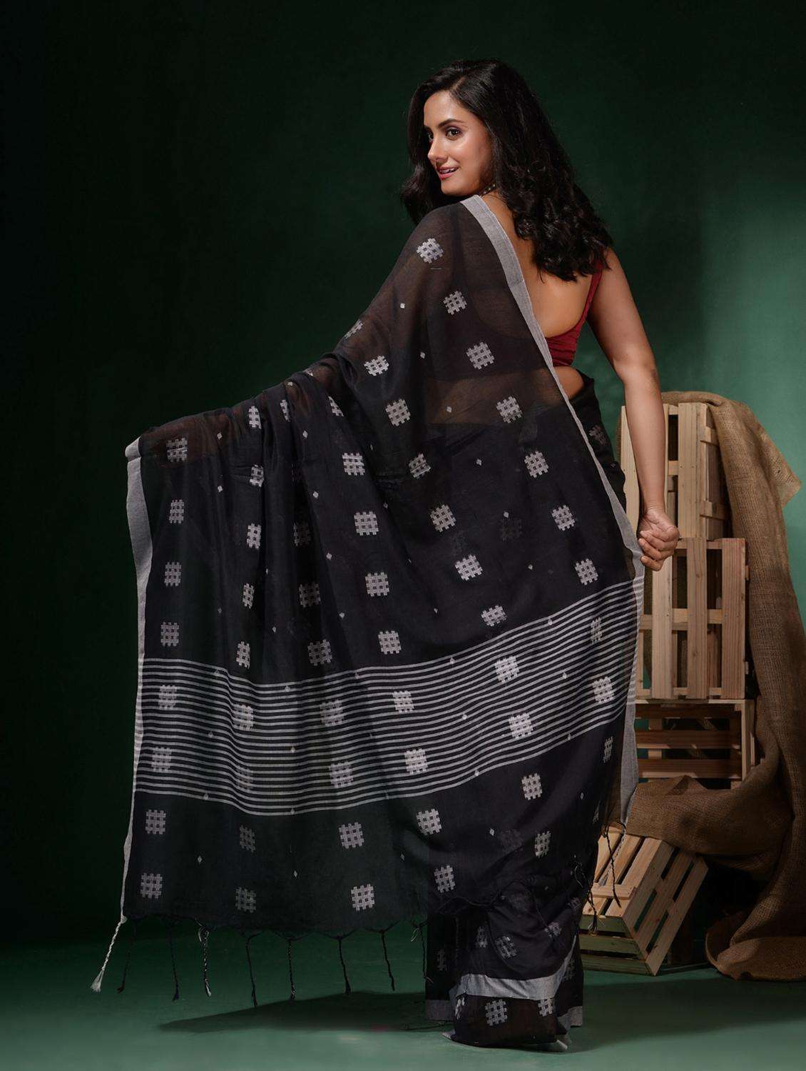 women self design handloom saree with blouse - 22045774 -  Standard Image - 3