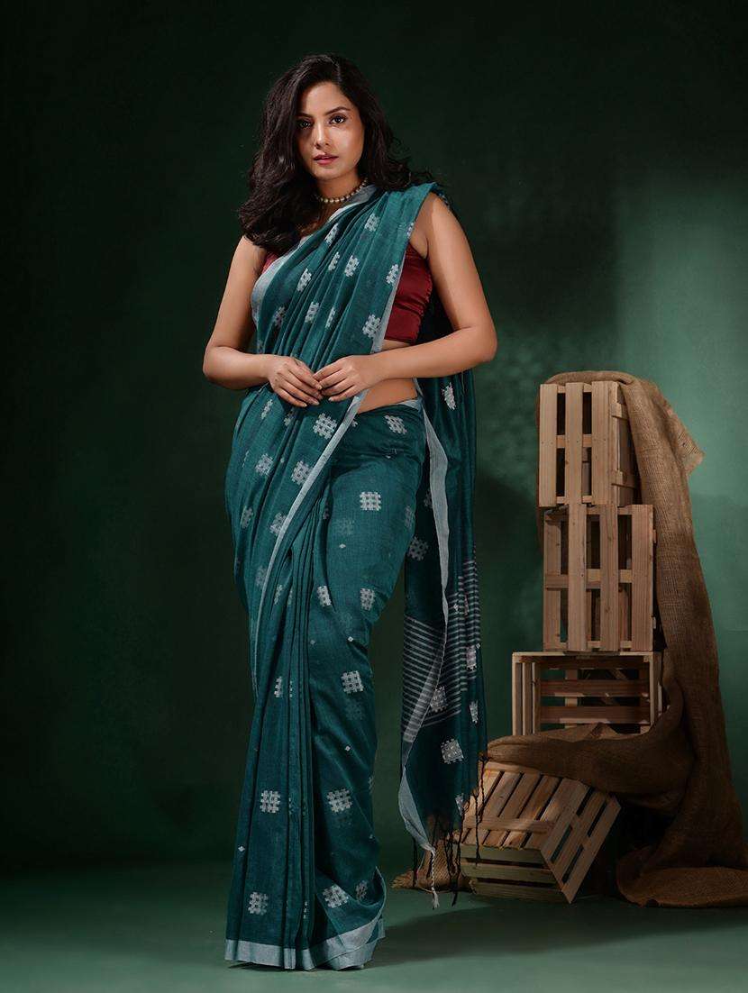 women self design handloom saree with blouse