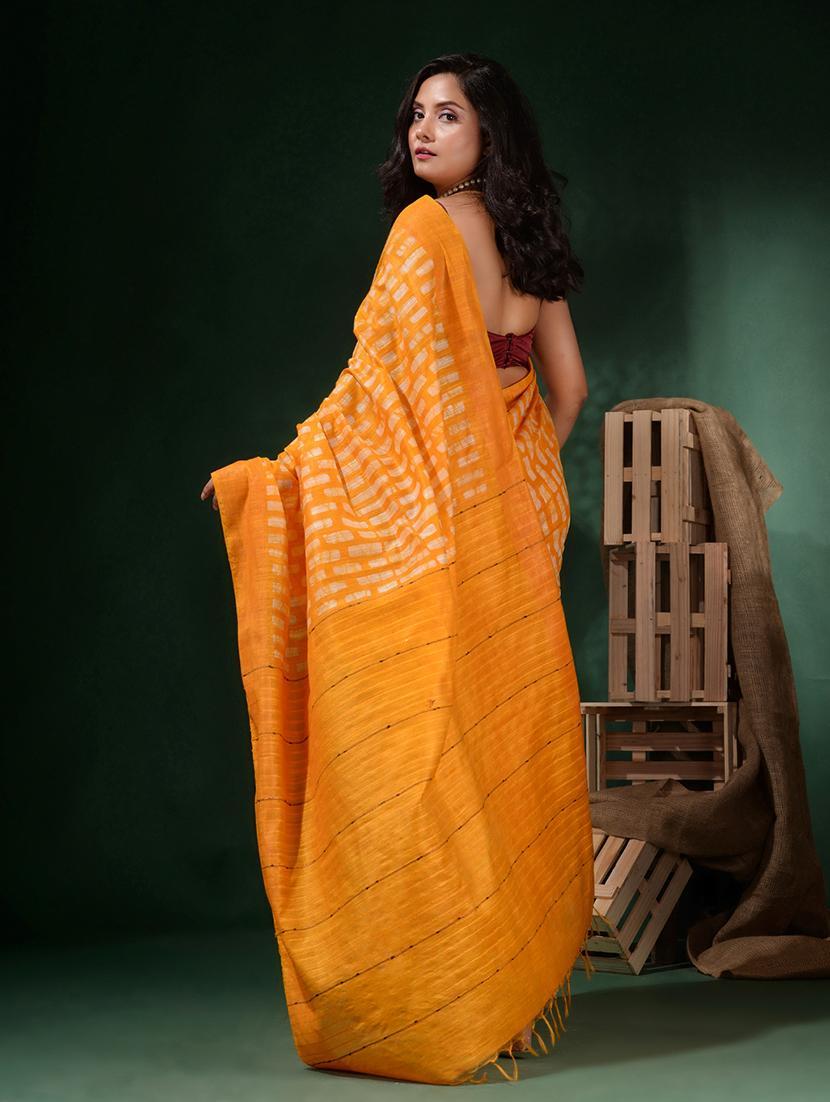 women printed bordered saree with blouse - 22045788 - Standard Image - 3