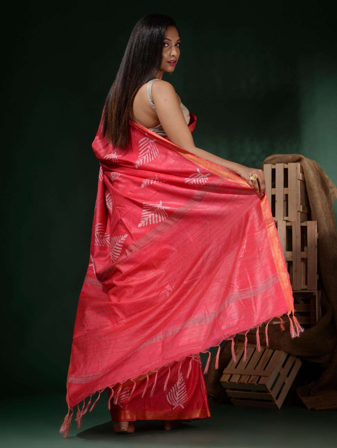 women printed bordered saree with blouse - 22045793 - Standard Image - 3
