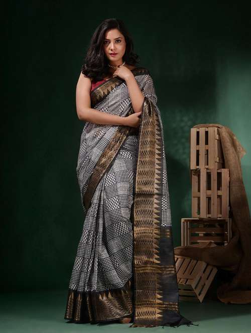 women printed bordered saree with blouse - 22045796 - Standard Image - 0