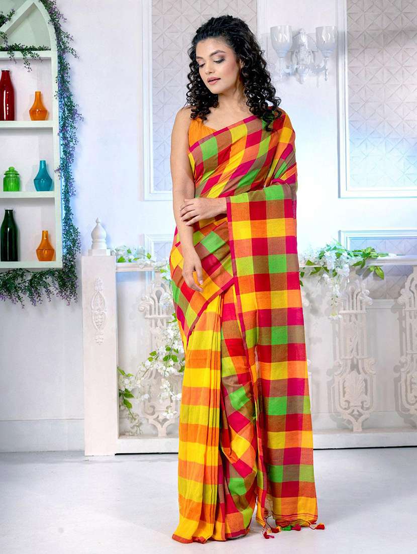 women checkered handloom saree with blouse - 22045817 - Zoom Image - 0