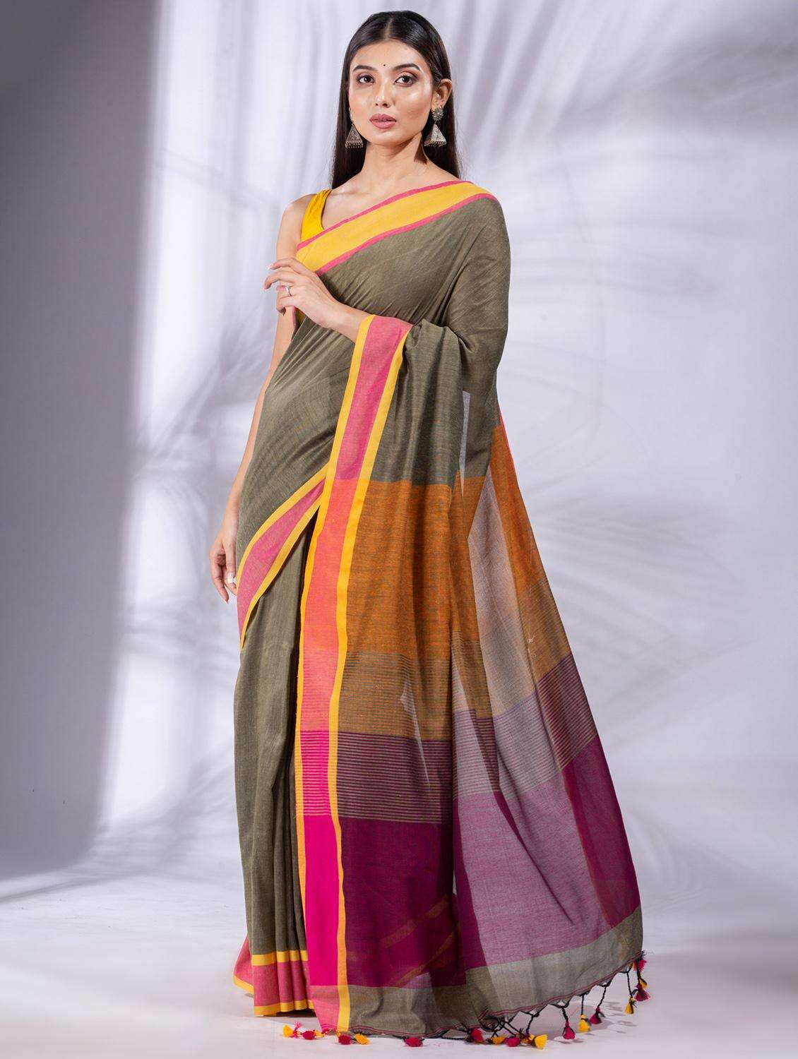 women solid with bordered handloom saree with blouse - 22045861 - Zoom Image - 0