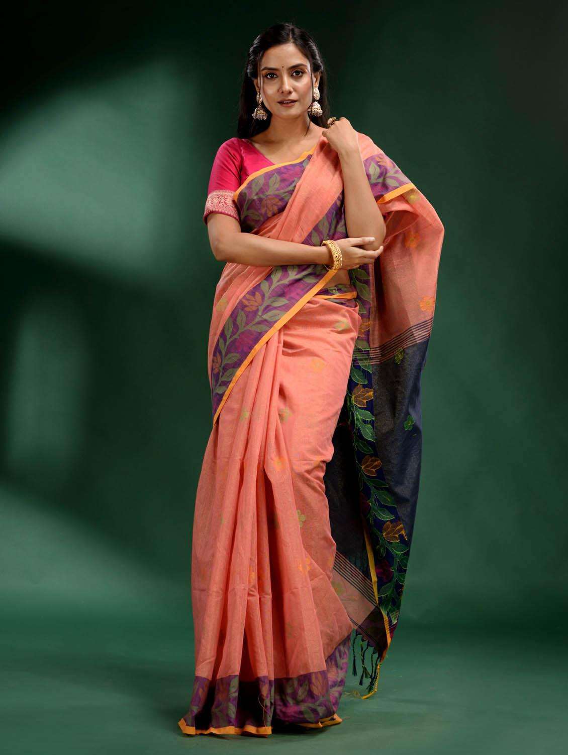 women self design handloom saree with blouse