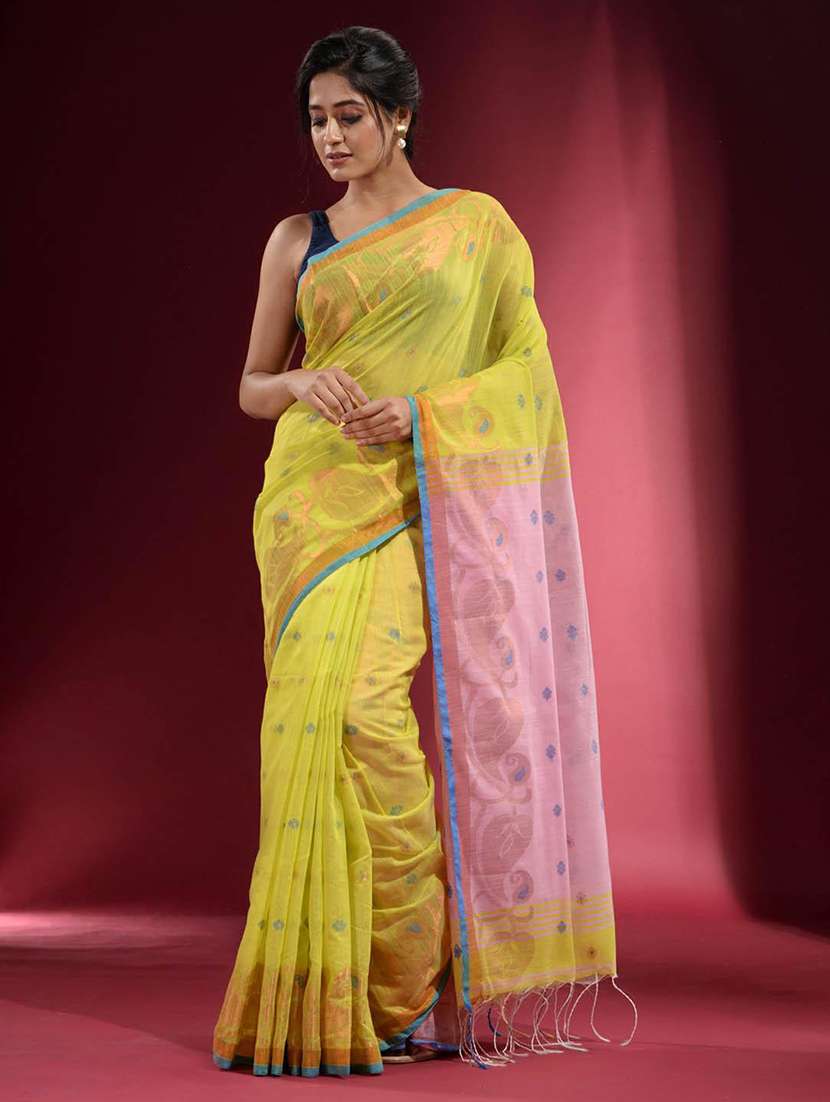 women self design handloom saree with blouse