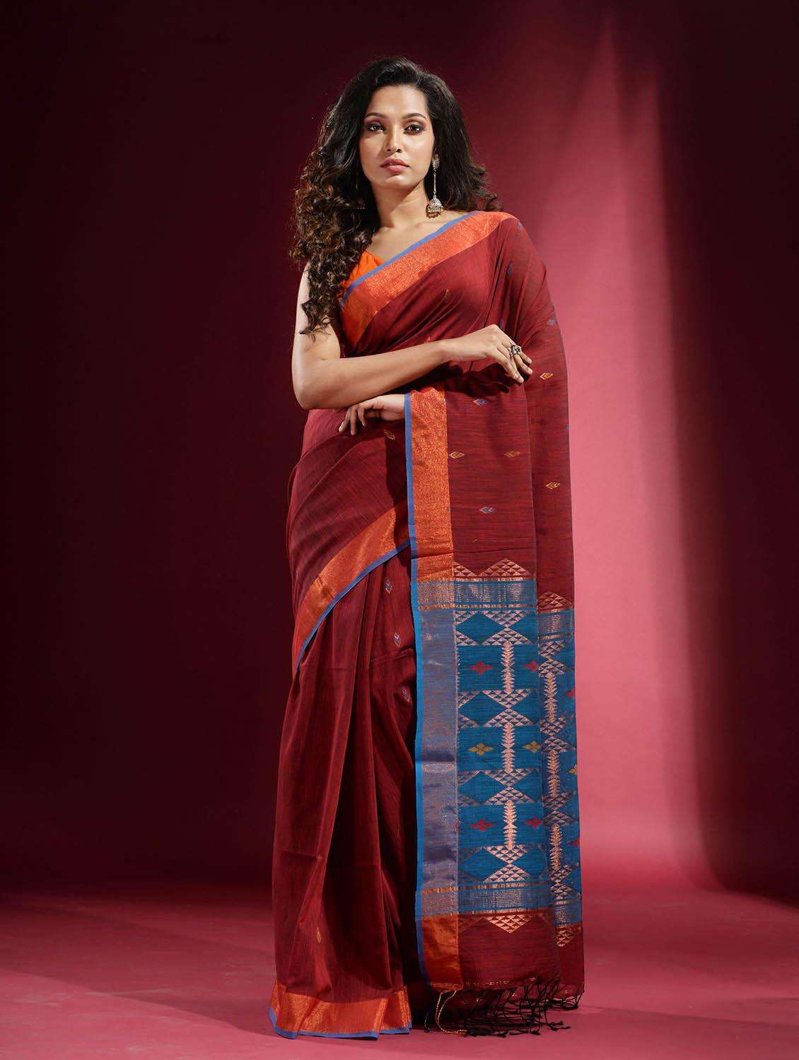 women self design bordered saree with blouse