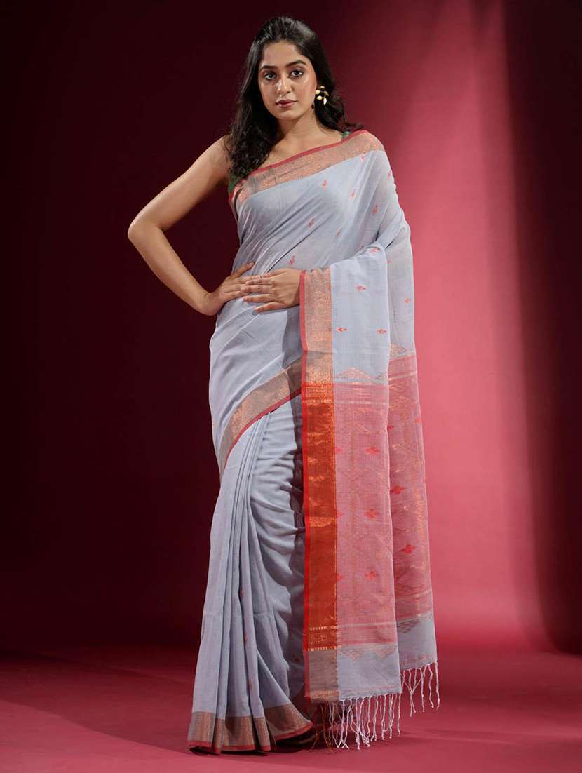 women self design bordered saree with blouse