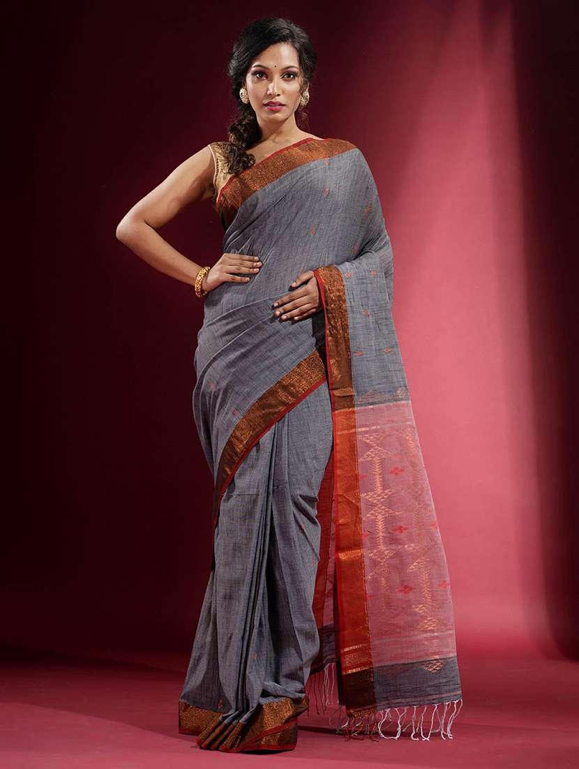 women self design bordered saree with blouse