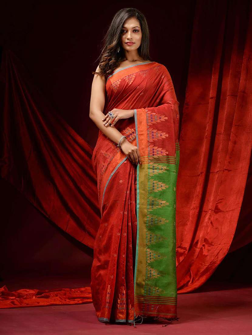 women self design handloom saree with blouse - 22046008 - Zoom Image - 0