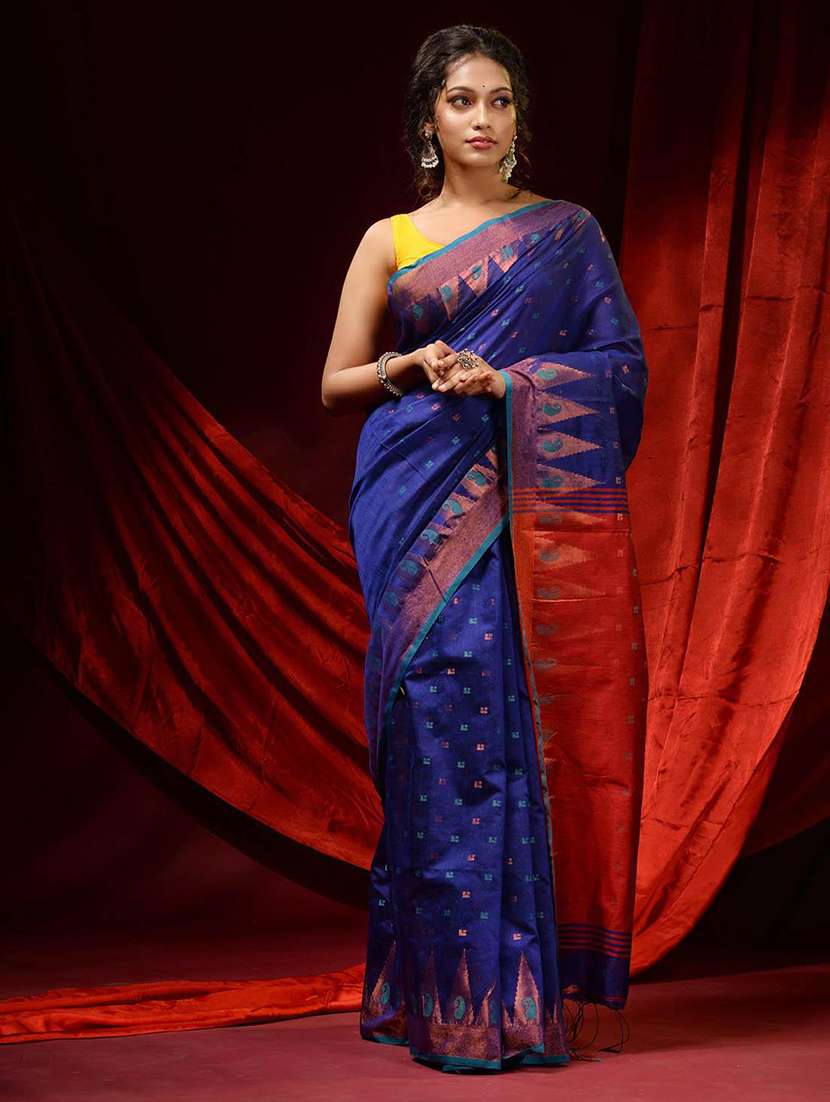 women self design handloom saree with blouse