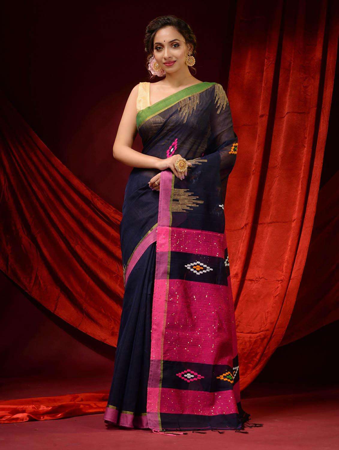 women self design handloom saree with blouse