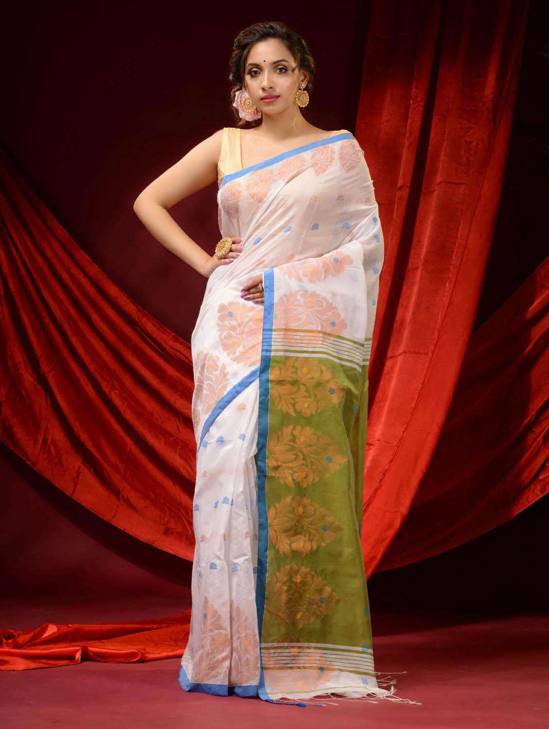 women self design handloom saree with blouse - 22046036 - Zoom Image - 0