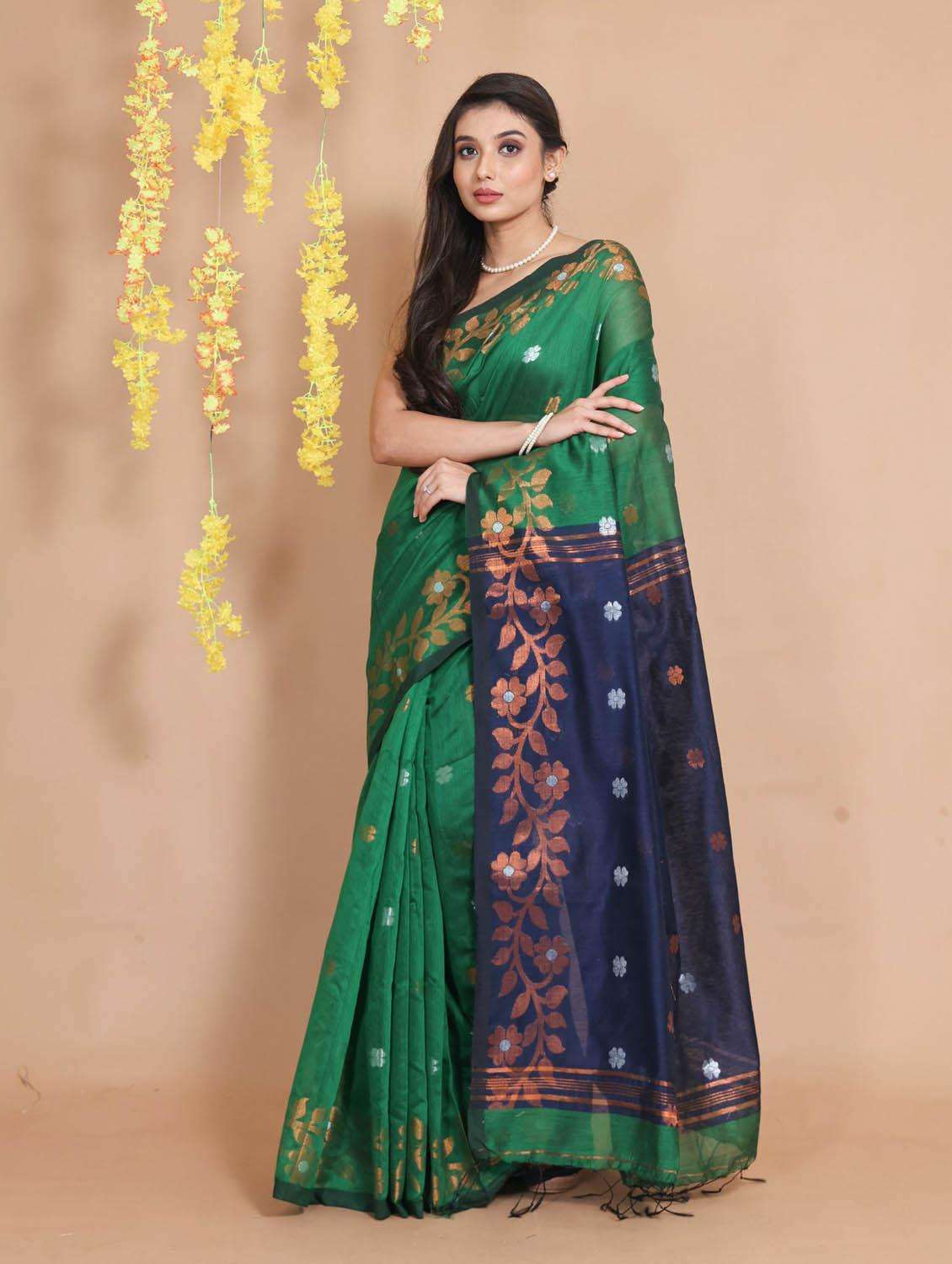 women self design bordered saree with blouse