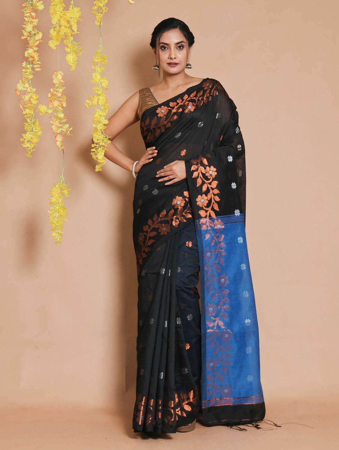 women self design bordered saree with blouse