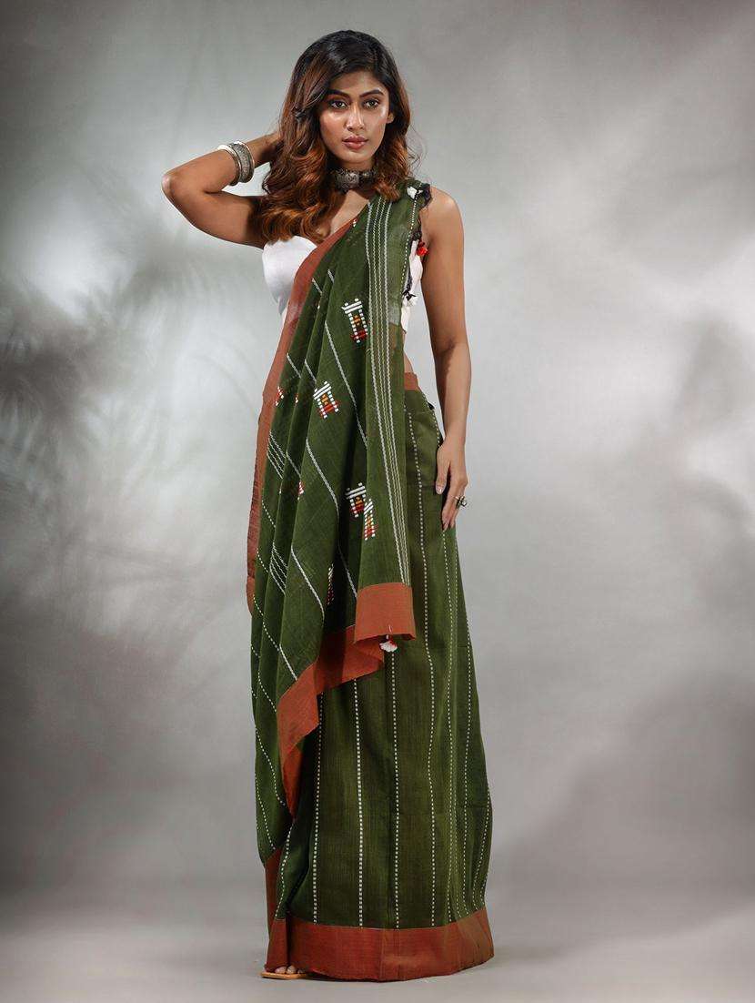 women self design handloom saree with blouse