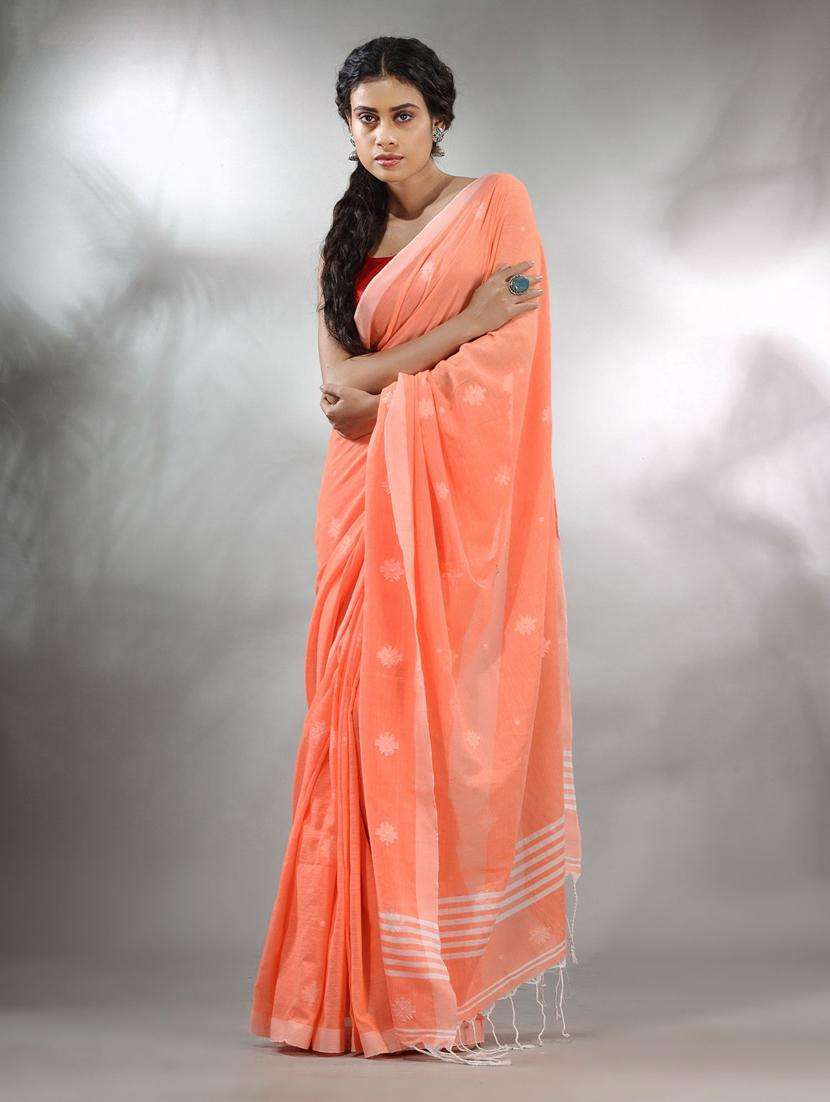 women self design handloom saree with blouse