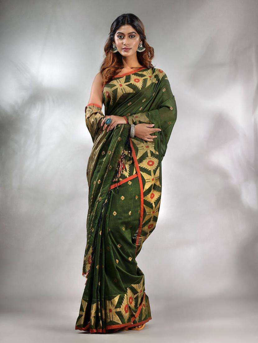women self design bordered saree with blouse