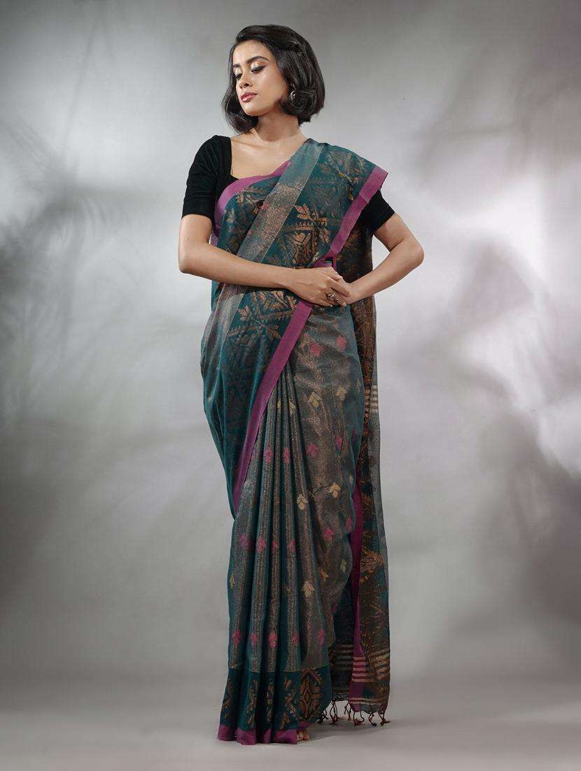 women self design bordered saree with blouse