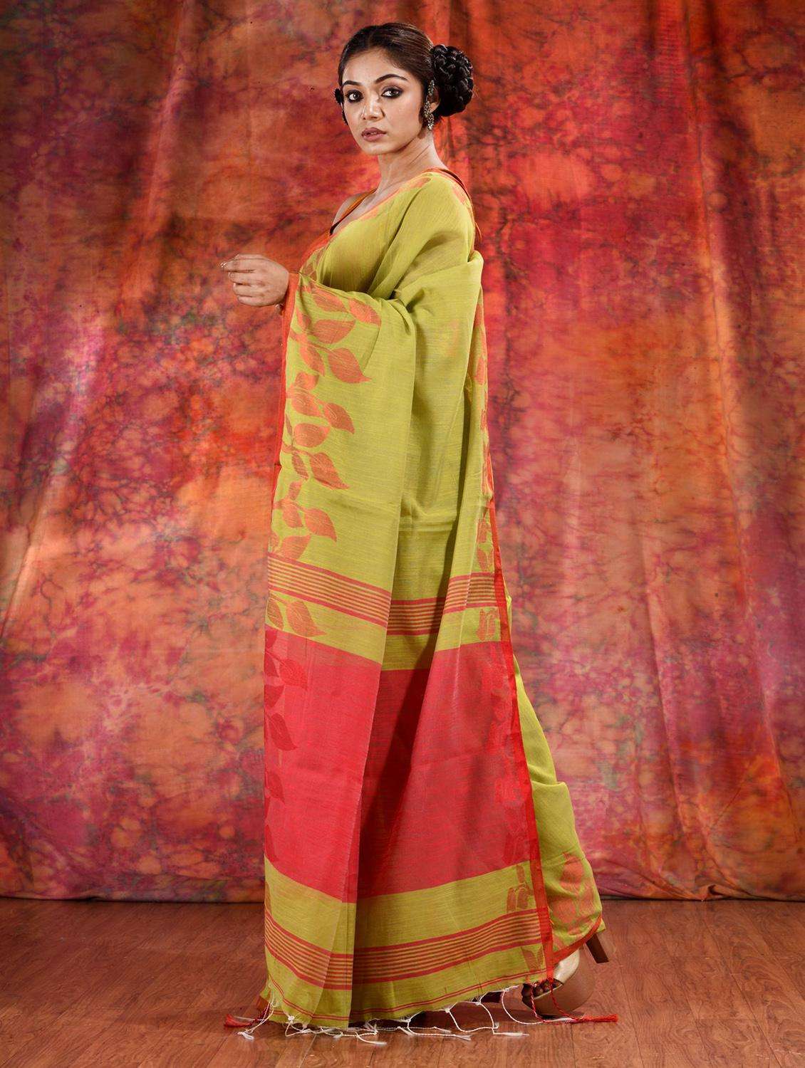 women self design handloom saree with blouse - 22046105 -  Standard Image - 3