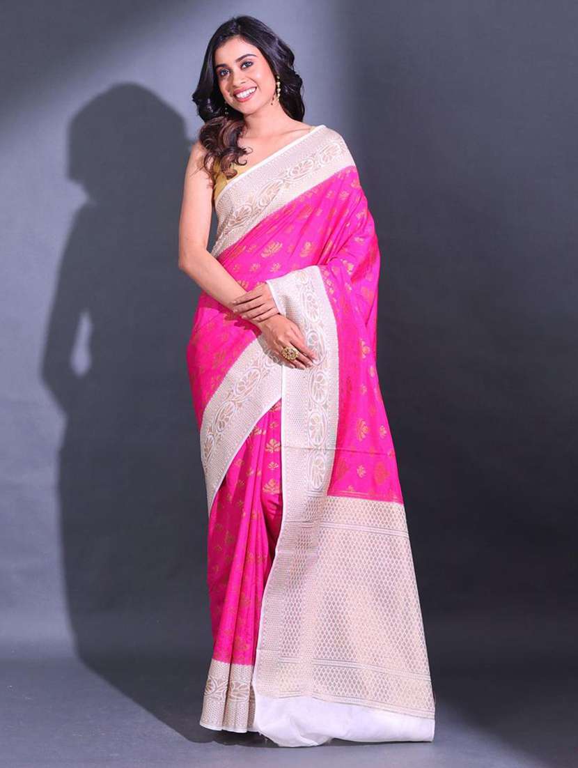 women self design bordered saree with blouse - 22046168 - Zoom Image - 0
