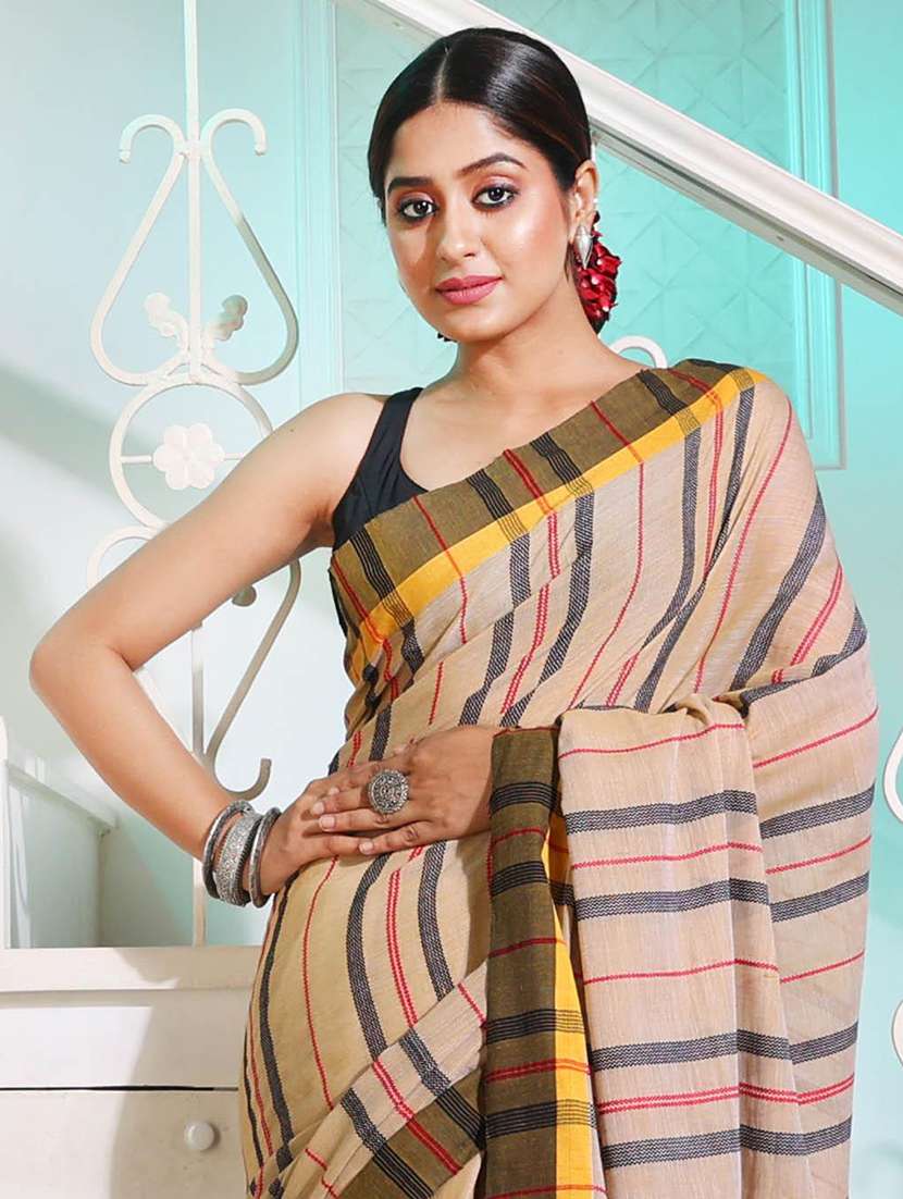women striped handloom saree with blouse - 22046170 -  Standard Image - 3