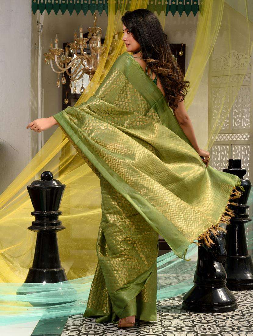 women self design banarasi saree with blouse - 22046176 - Standard Image - 3