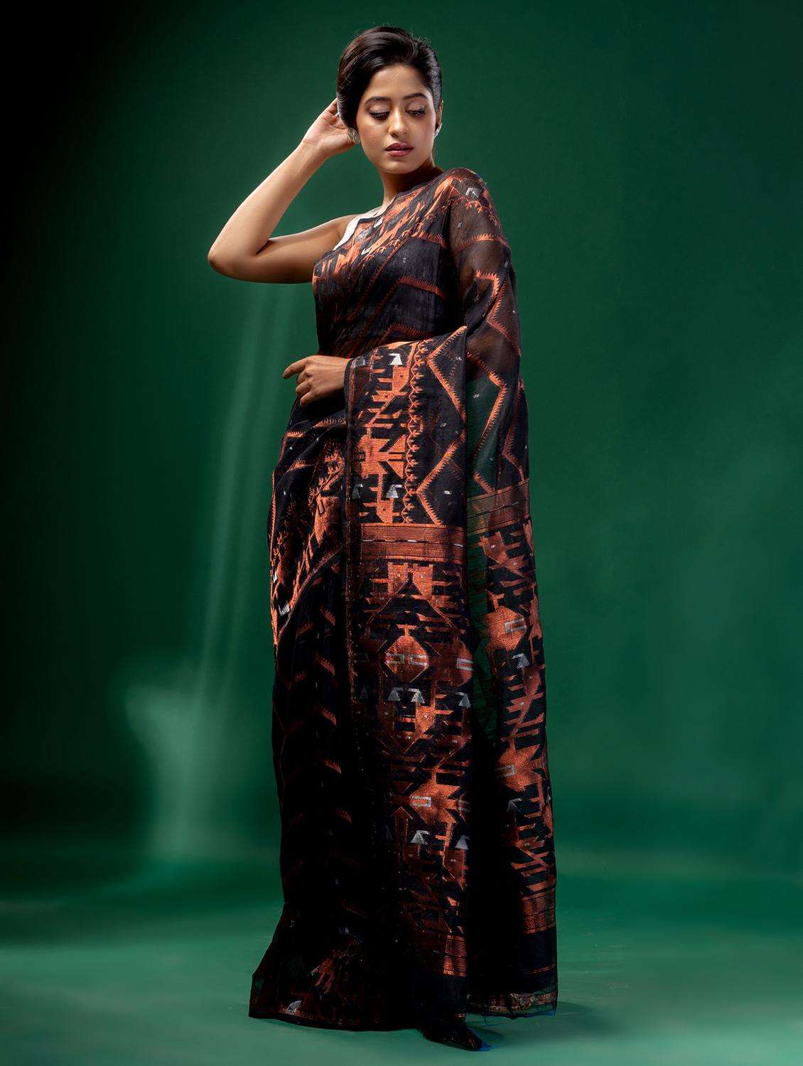 women self design handloom saree with blouse - 22046247 -  Standard Image - 3