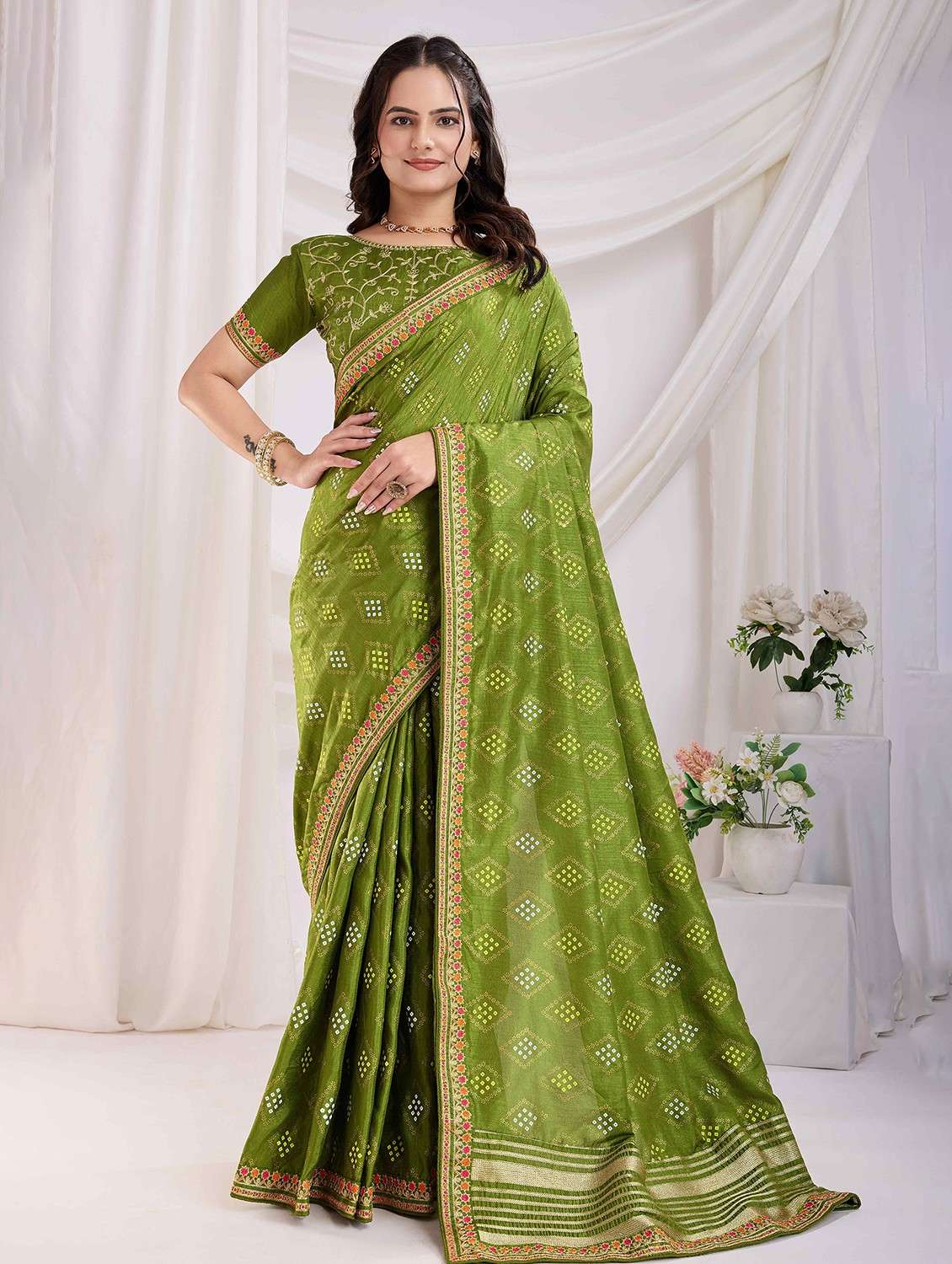 women bandhani printed bordered saree with blouse - 22047897 -  Zoom Image - 0