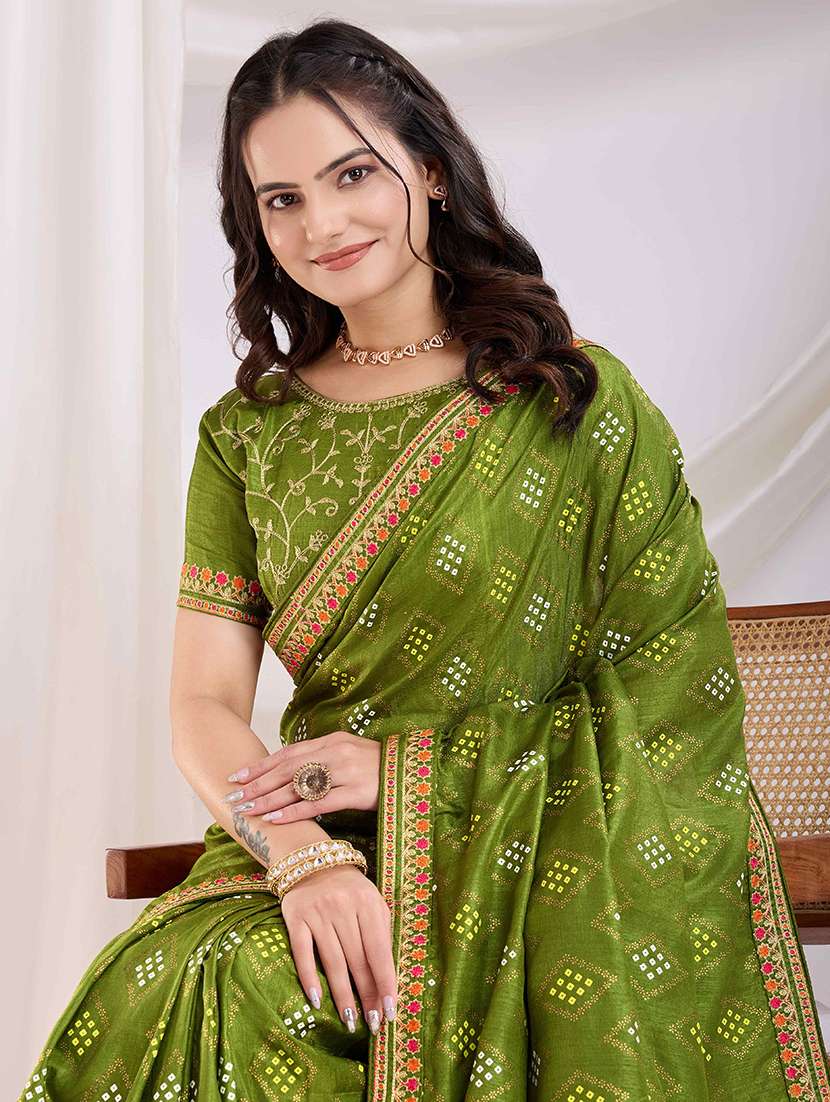 women bandhani printed bordered saree with blouse - 22047897 -  Standard Image - 3