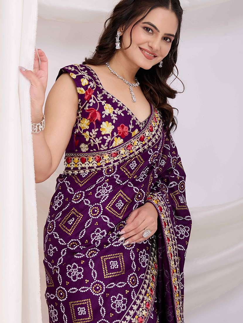 women bandhani printed bordered saree with blouse - 22047934 - Standard Image - 3