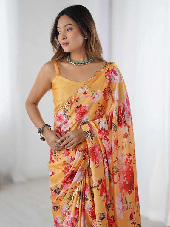 women printed casual wear saree with blouse - 22047966 - Standard Image - 3