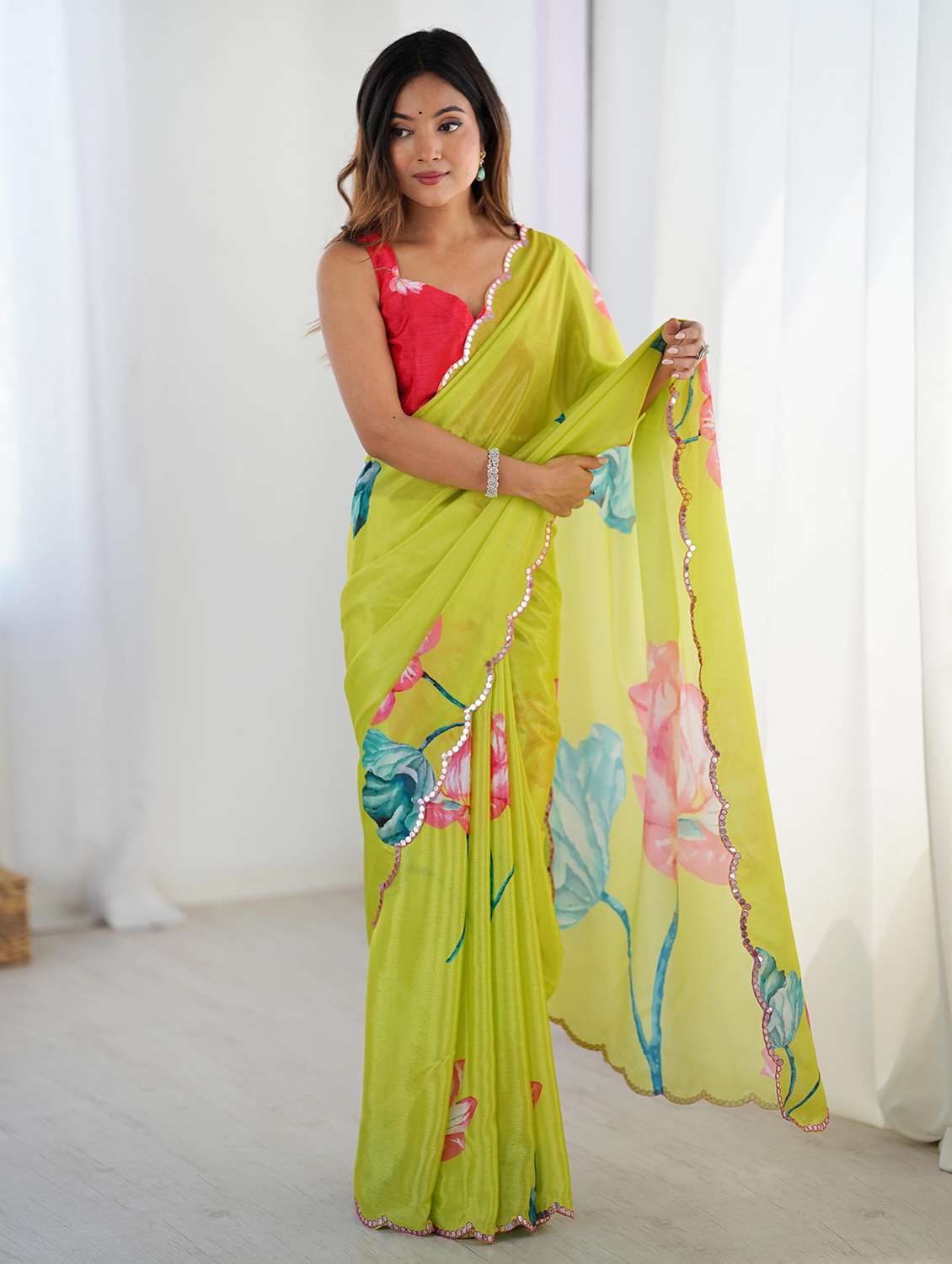 women printed casual wear saree with blouse - 22047968 -  Zoom Image - 0