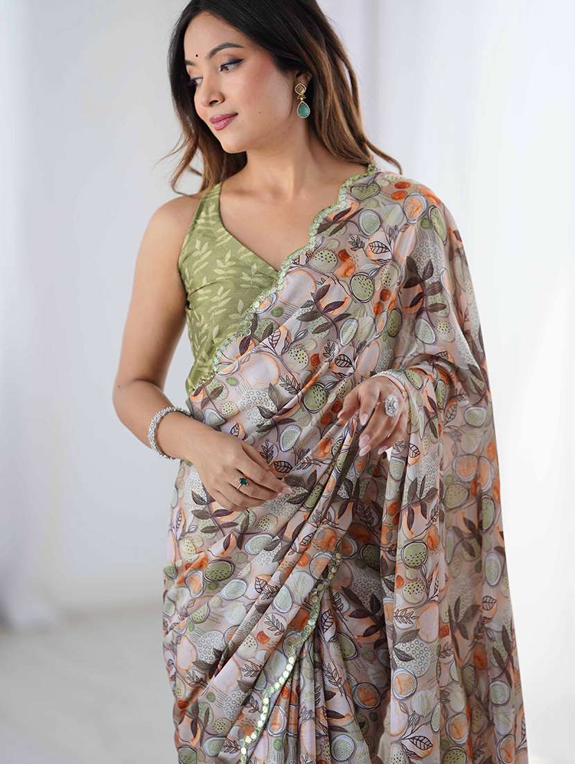 women printed casual wear saree with blouse - 22047973 - Standard Image - 3