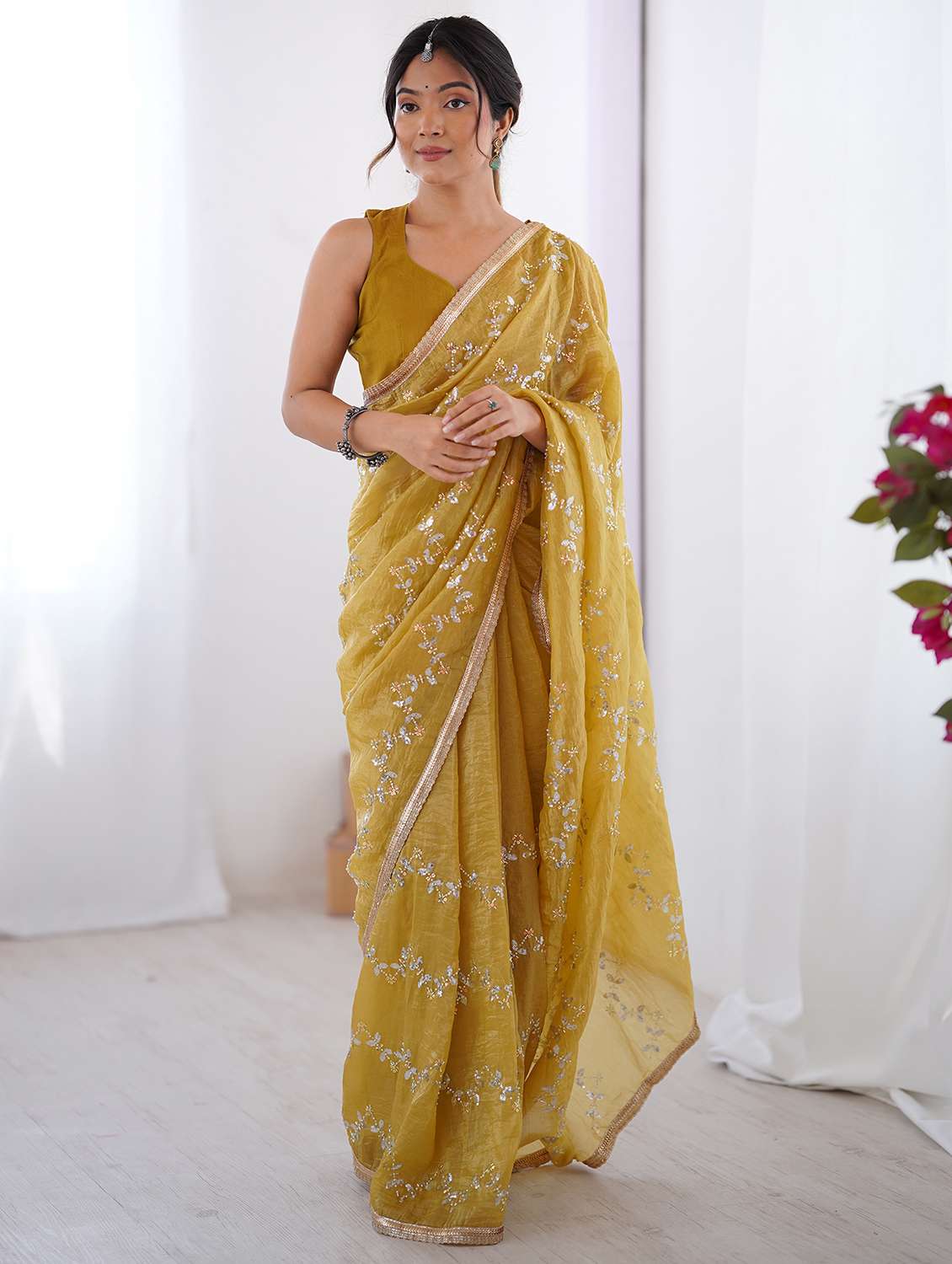 women solid with work embellished saree with blouse - 22047995 - Zoom Image - 0