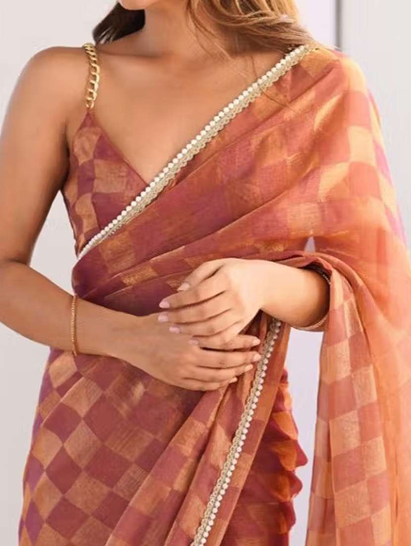 women checkered printed saree with blouse - 22048022 -  Standard Image - 3
